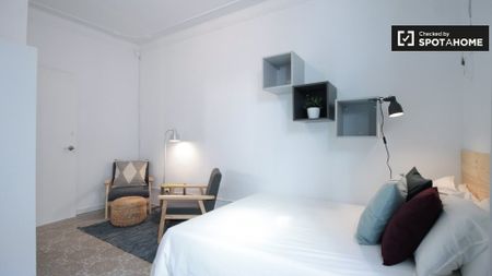 barcelona, Catalonia 08012 - Photo 2