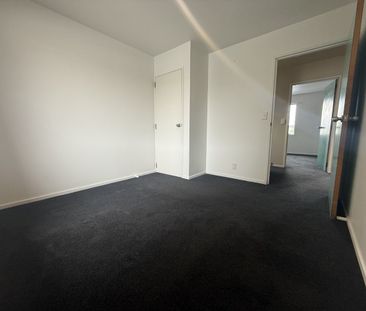 Spacious 5 Bedroom Home in Addington - Photo 3