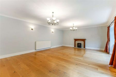 A rare blend of seclusion, space, and style in the heart of Leigh Woods. - Photo 2