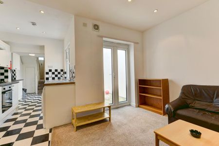 6 bedroom house to rent - Photo 2