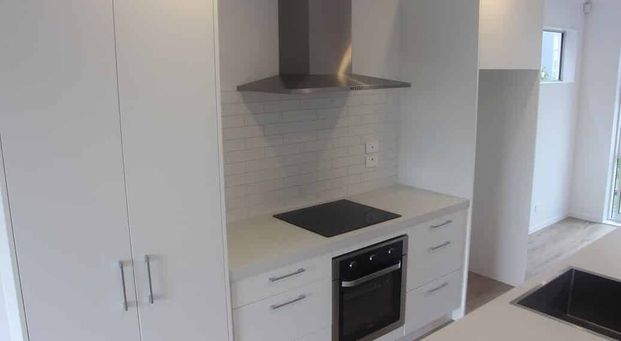 Superior Sunny 3-Bedroom Townhouse in Prime Massey - Photo 1