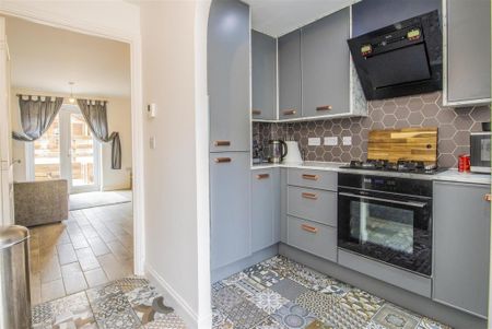 2 bed House - Mid Terrace To Let - Photo 5