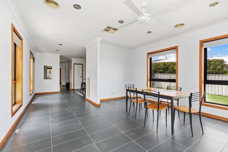 Spacious & Modern Living in Prime Estella Location - Photo 3