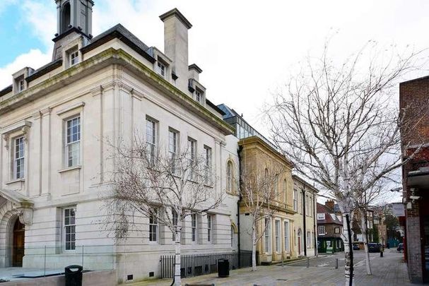 Market Place, Brentford, TW8 - Photo 1
