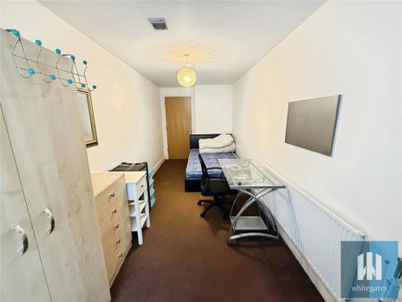 1 bedroom in a house share to rent - Photo 2