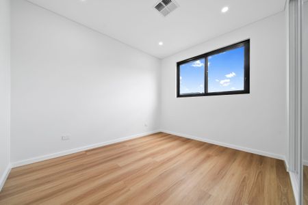 Ultra Modern Brand New 4 Bedroom Beauty! - Photo 4