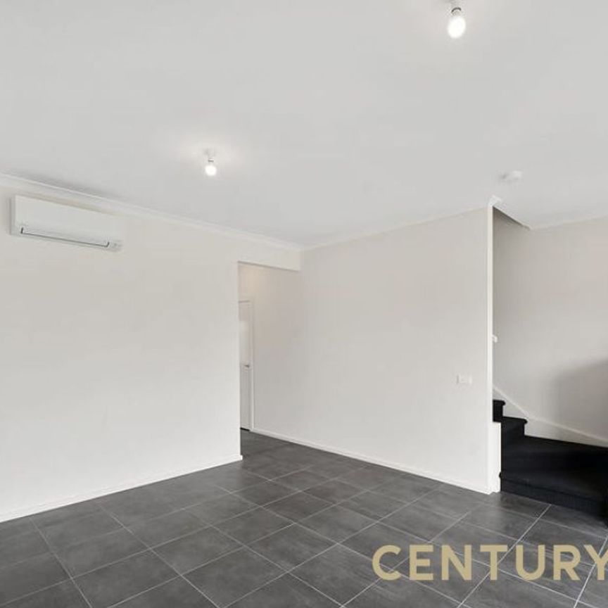 Modern Home, Great Location - Photo 1