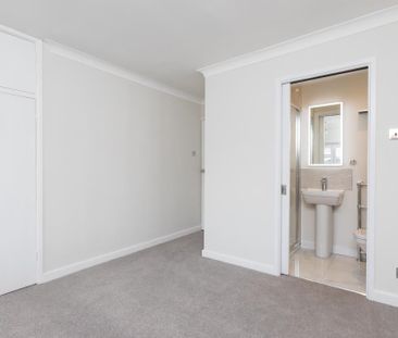 4 bedroom end of terrace house to rent - Photo 4