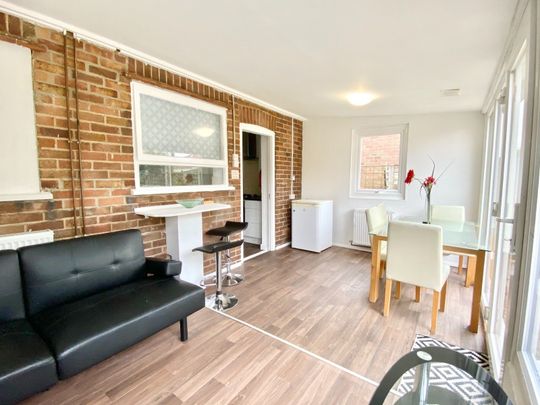 Beverley Road, Norwich - Photo 1