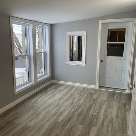 Super 4 1/2 haut d'un duplex fraichement rénové, Shawinigan-Sud - Photo 3