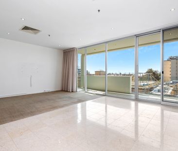 Find coastal living: where beachside position meets effortless comfort - Photo 2