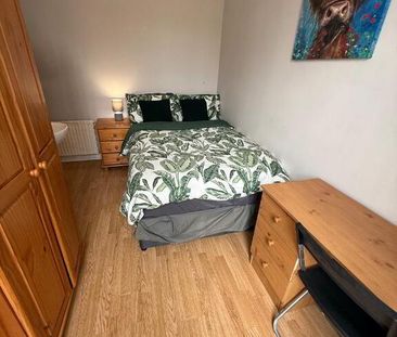 Westminster Street, Room 1, All Bills Included, Belfast, BT7 1LA - Photo 2