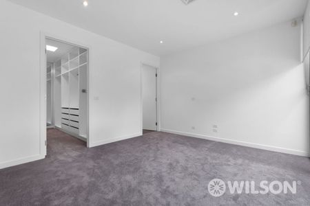 Architectural Luxury in Blue-Chip Caulfield - Photo 2