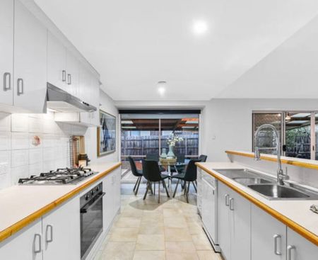 Narre Warren South - Photo 3