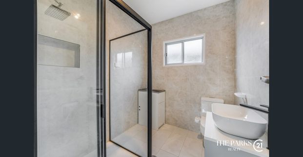 Modern Brand-New 2-Bedroom Granny Flat in Prime Hinchinbrook Location - Photo 1