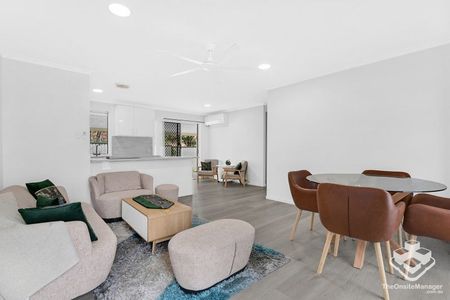 Stylish, Low- Maintenance Villa in Prime Labrador Location - Photo 5