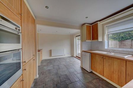 3 bedroom semi-detached house to rent - Photo 5