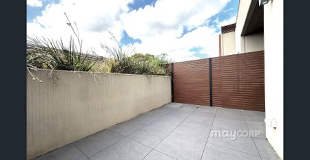 Spacious 1 Bedroom + Separate Study with Courtyard Living - Photo 2