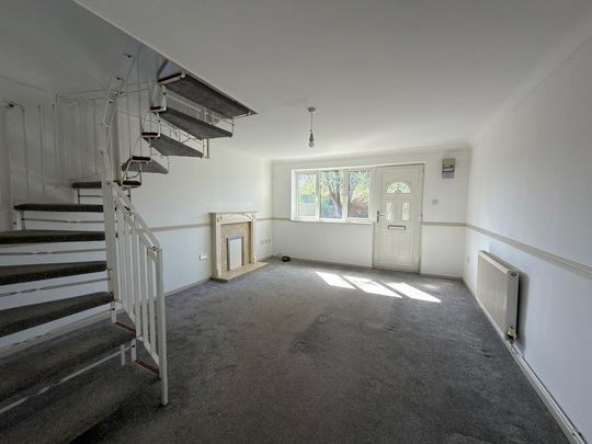 2 bedroom end of terrace house to rent - Photo 1