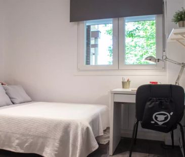 Single Bed in Room in a shared 5-bedroom apartment for rent in Aluche. - Foto 5