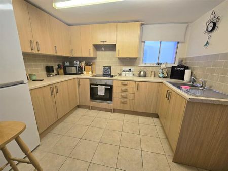 3 bedroom terraced house to rent - Photo 2