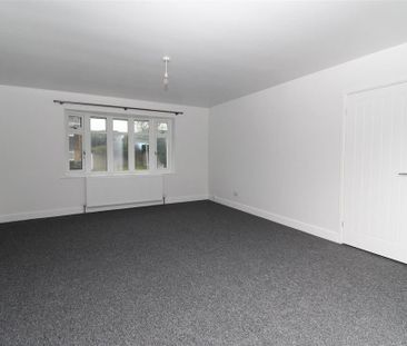 4 bedroom detached house to rent - Photo 5