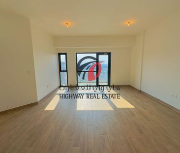 LUXURIOUS 3BHK FLAT|NEARBY METRO STATION|HOT OFFER - Photo 2