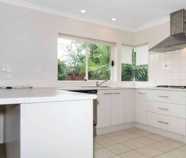 5 bedrooms family home in Flat Bush - Photo 4