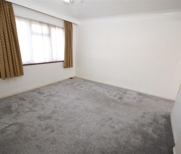 3 bedroom End Terraced to let - Photo 3