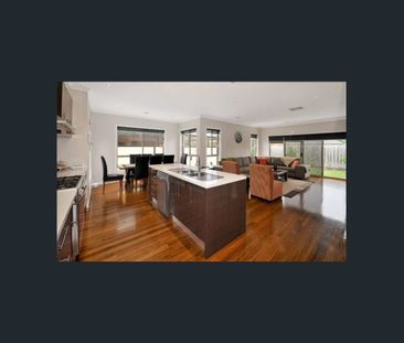 The Brief: Prime Location - Photo 3