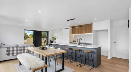 Perfectly positioned - Photo 3