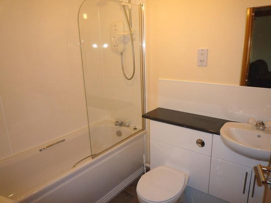2 bedroom flat to rent - Photo 1
