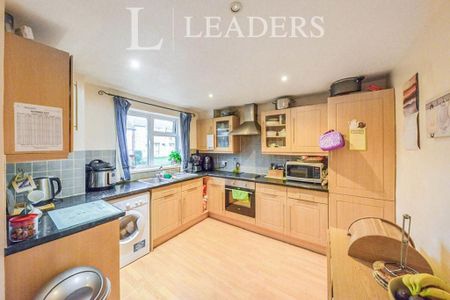 3 bedroom flat to rent - Photo 5