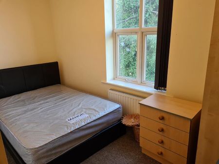 3 bedroom apartment to rent - Photo 4