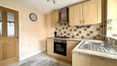 2 bedroom terraced house to rent - Photo 4