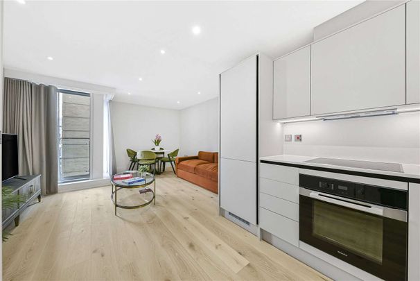 Newly refurbished one bedroom apartment in a high specification new development on Baker Street - Photo 1