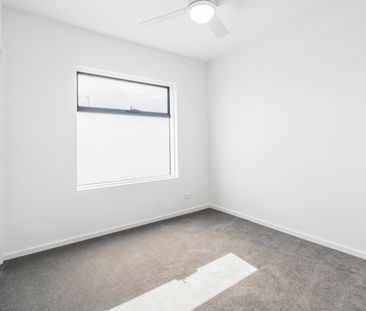 Modern Living in Prime East Geelong - Photo 6