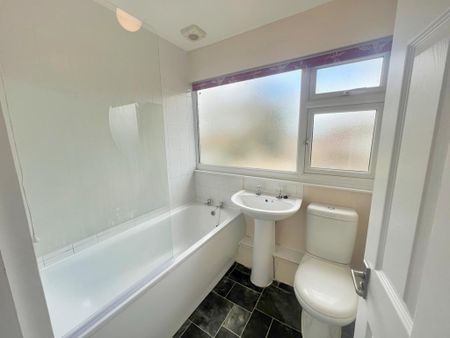 1 bedroom in a house share to rent - Photo 5