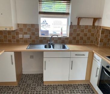 2 bedroom ground floor flat to rent - Photo 3