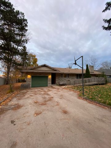 For Lease - 260 Main Street, Grimsby, Ontario - Photo 2