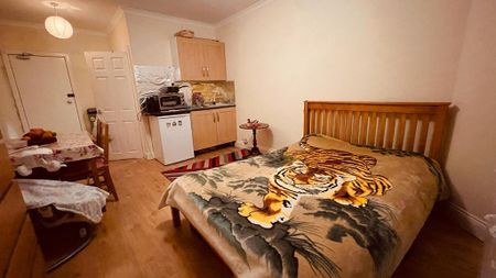 House share to rent - Photo 2