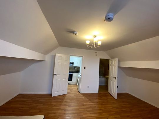Studio Flat, Stockwood Crescent, LU1 - Photo 1