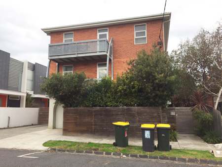 Unit 9, 13 Hartpury Avenue, Elwood, VIC - Photo 2