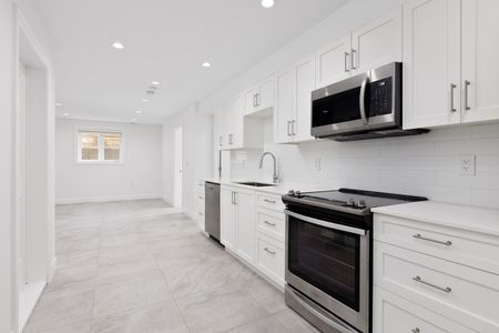 Chamberlain Dr & Mountain Hwy (BSMT 2), North Vancouver - Photo 4