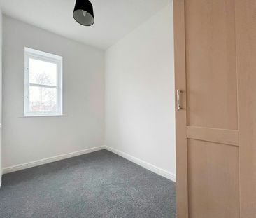 Terraced House to rent on - Photo 6