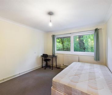 4 bedroom flat to rent - Photo 4