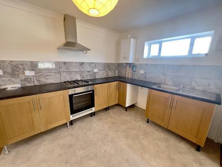 3 bedroom end of terrace house to rent - Photo 5