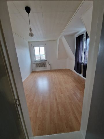 Ljus och rymlig fyrarumslägenhet i centrala Säffle! Nära till buss, tåg och affärer. - Foto 2