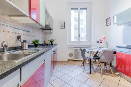 Beautiful single room with private bathroom in Milan, few steps away from NABA and close to IULM and BOCCONI. - Photo 4