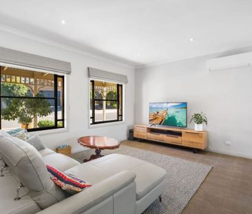 Comfortable & Convenient Living in Golden Square - Photo 2